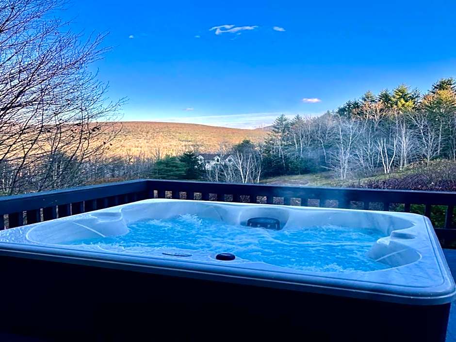 The Haüs Windham - Spacious Suites, Hot Tub, Mountain Views!