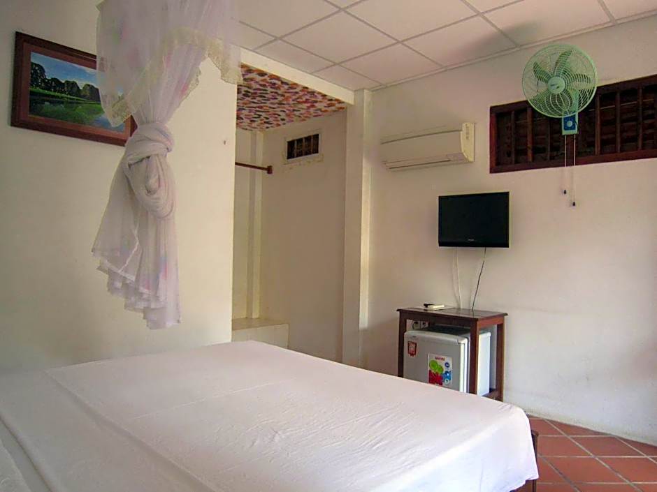 Photo 1 of 7 of Bungalow, Beachfront