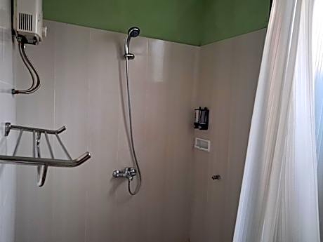 Deluxe Double Room (2 Adults + 1 Child)