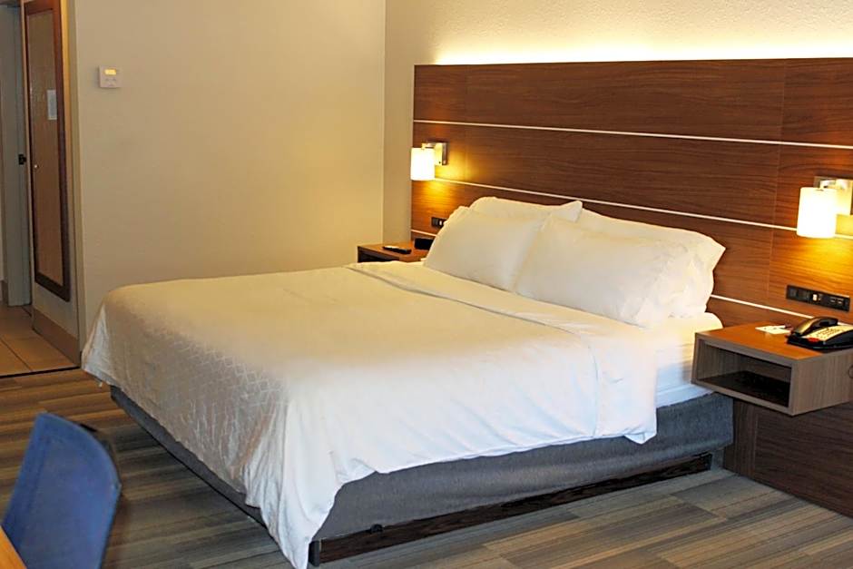 Photo 1 of 7 of Standard 1 King Bed