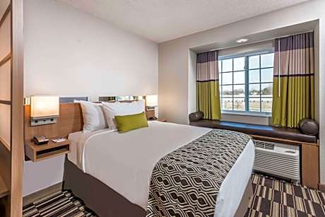 1 Queen Bed Suite Non-Smoking