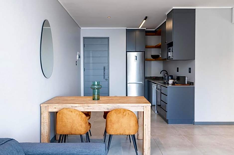 Luxury Bellagio 302 with Sea Views and Inverter