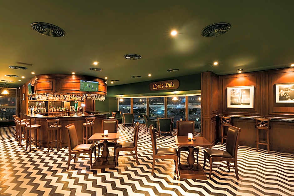 Al Falaj Hotel