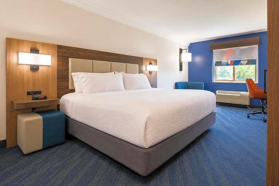 Holiday Inn Express & Suites Niagara Falls By IHG
