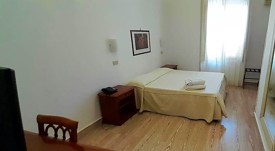 Photo 1 of 4 of 1 Double Bed or 2 Beds