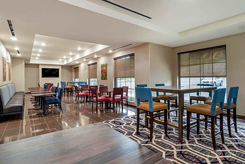 Comfort Inn & Suites Downtown near University