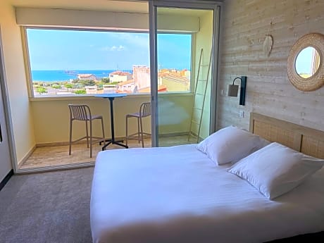 Deluxe Double Room with Side Sea View with terrace 
