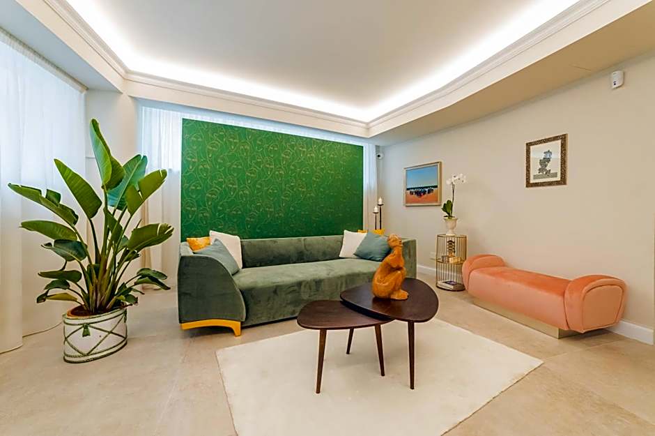 Naxi Suites