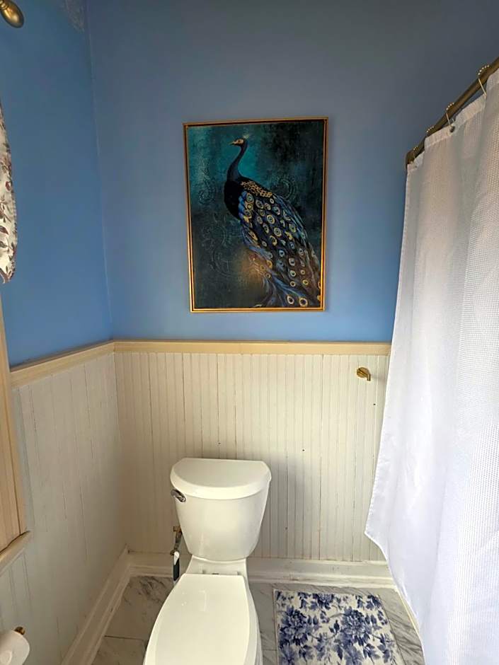 The Kings Throne Inn and Guest House