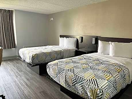 Quadruple Room - Disability Access - Roll in Shower