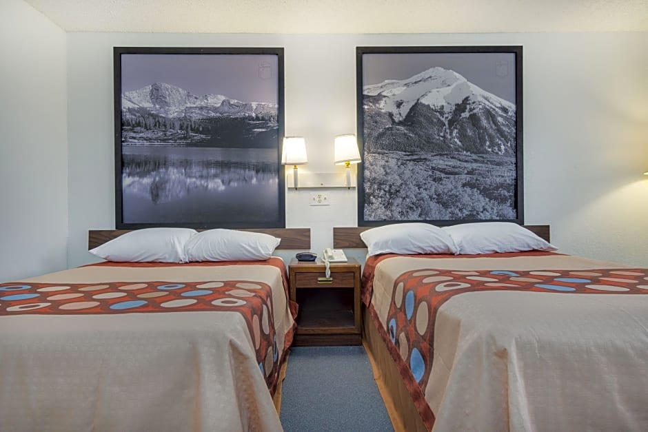 Super 8 by Wyndham Limon