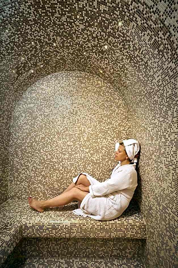 Alleys All-Suite Hotel & Spa