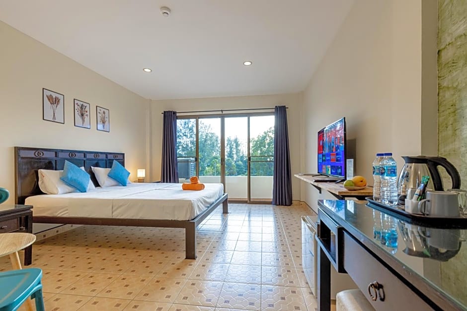 Club22 Kamala Suites, Kamala Beach