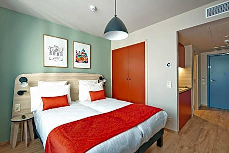 Standard Studio Twin