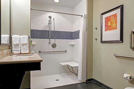 Two-Bedroom Suite with One King Bed and Two Queen Beds - Communications/Mobility Accessible