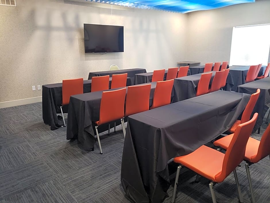 Holiday Inn Express Tampa North Telecom Park, an IHG Hotel