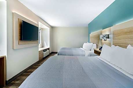 Queen Room with Two Queen Beds - Non Smoking