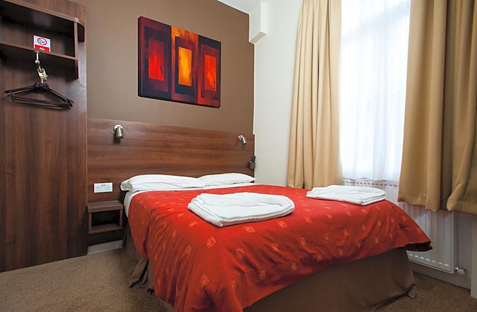 Photo 1 of 8 of Double Room