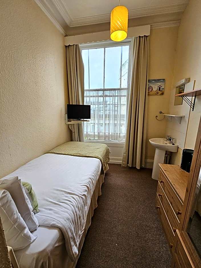 Rivelyn Hotel Bar & Restaurant