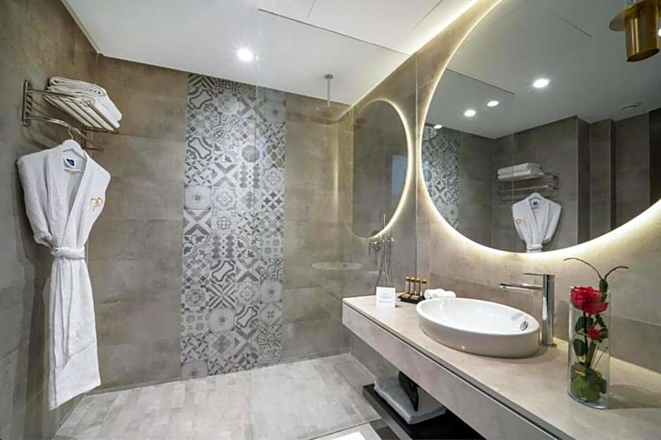 Petit Palace Suites Hotel