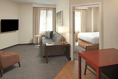 2 Bedroom Suite, Bedroom 1: 1 King, Bedroom 2: 1 King, Sofa Bed