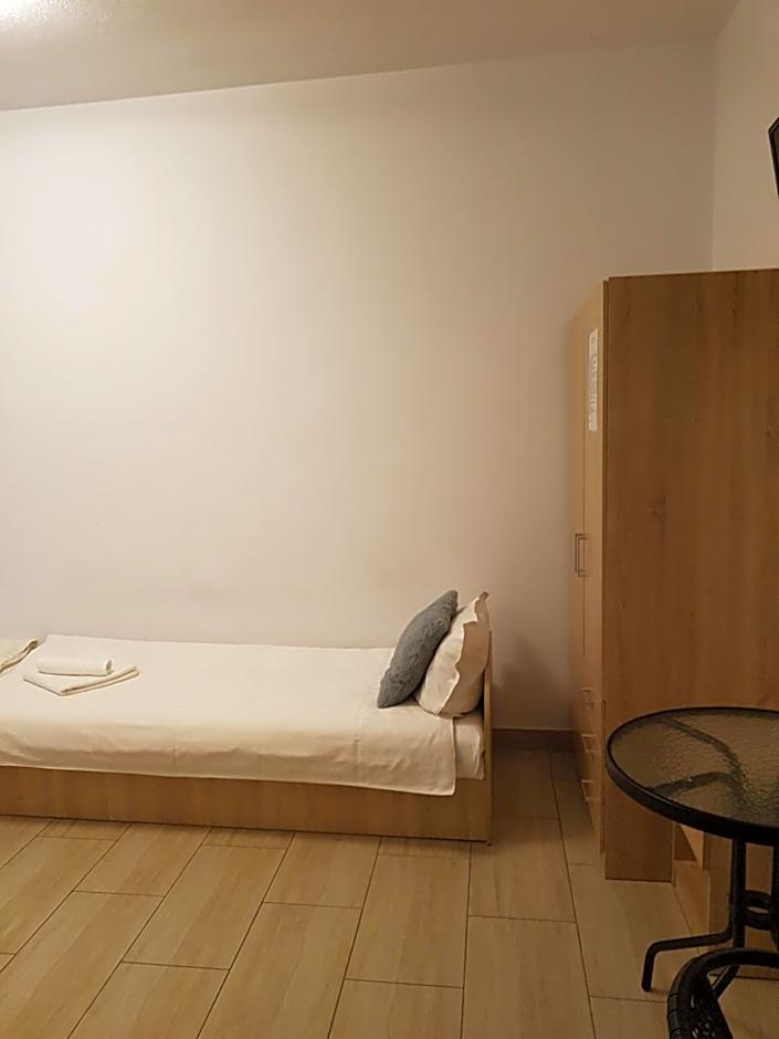 Hostel Mleczna - Metro Zacisze