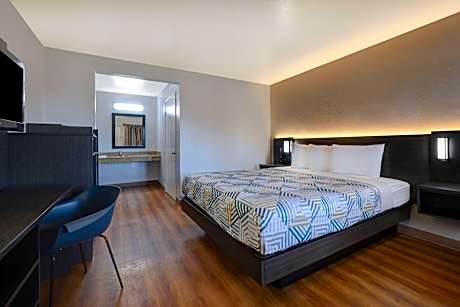 Queen Room - Smoking