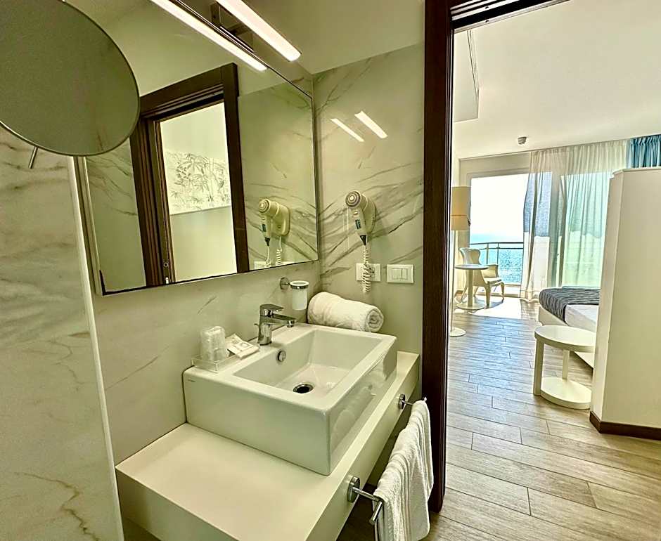 Hotel Nizza Frontemare Superior 3 Stelle