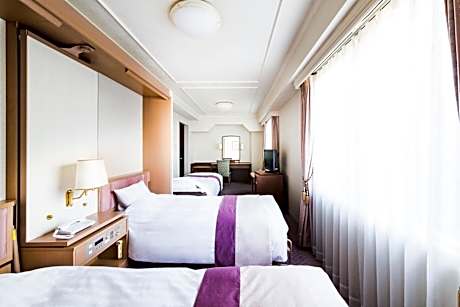 Deluxe Twin Room with Extra Bed - Non-Smoking