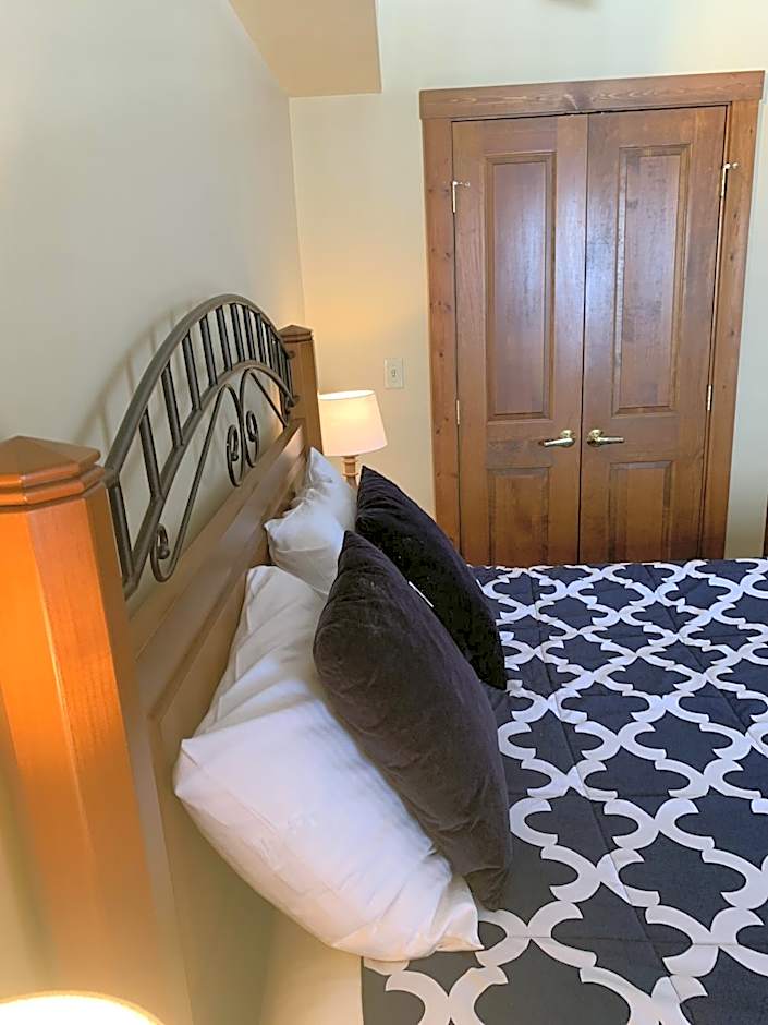 Highland House 207 Slopeside, Village Area, Ski in out