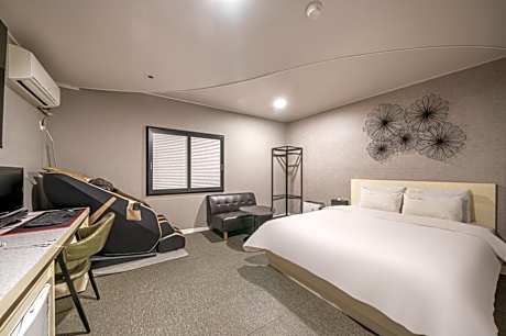 Premium Massage Room