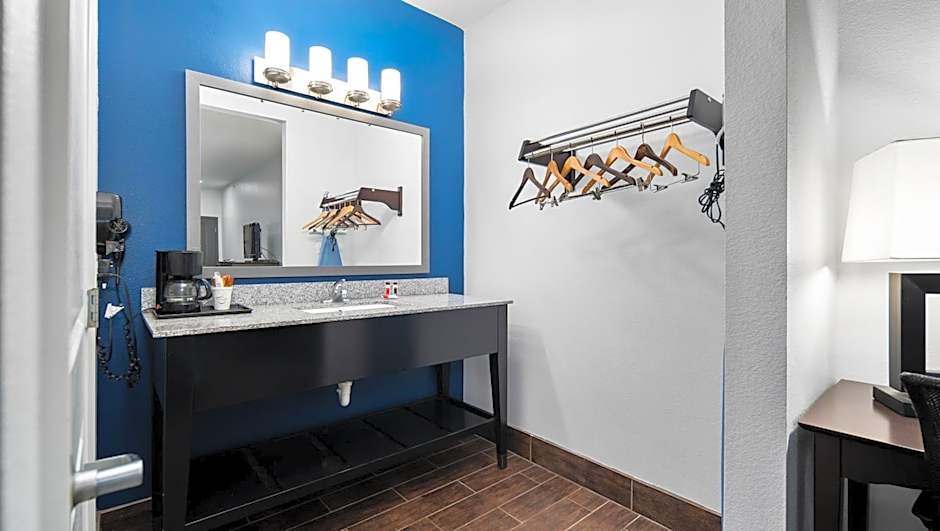 Belmont Inn and Suites