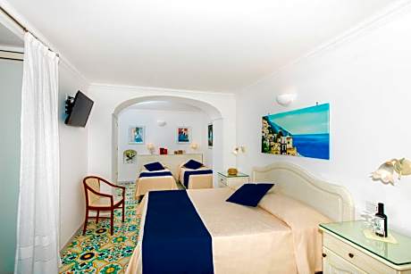 Quadruple Room with Sea View