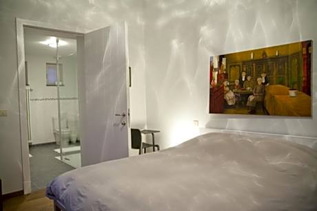 King Room with Roll-In Shower - Disability Access