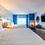 Holiday Inn Express & Suites Kansas City Airport By IHG