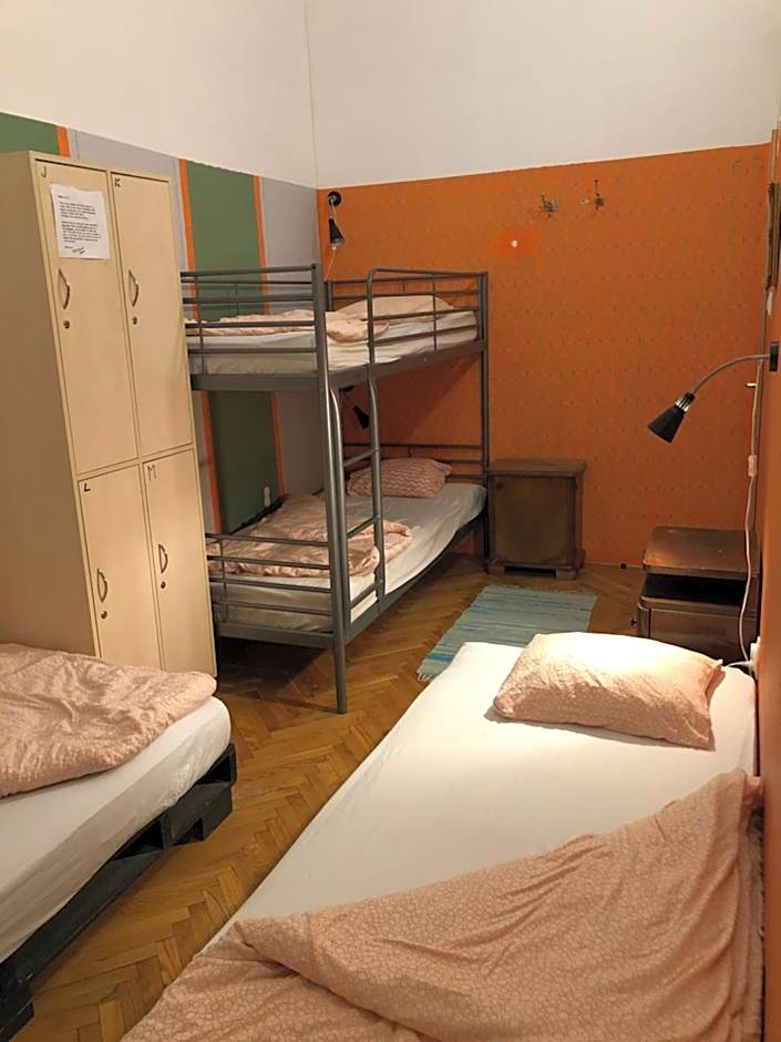 Baroque Hostel & Coworking