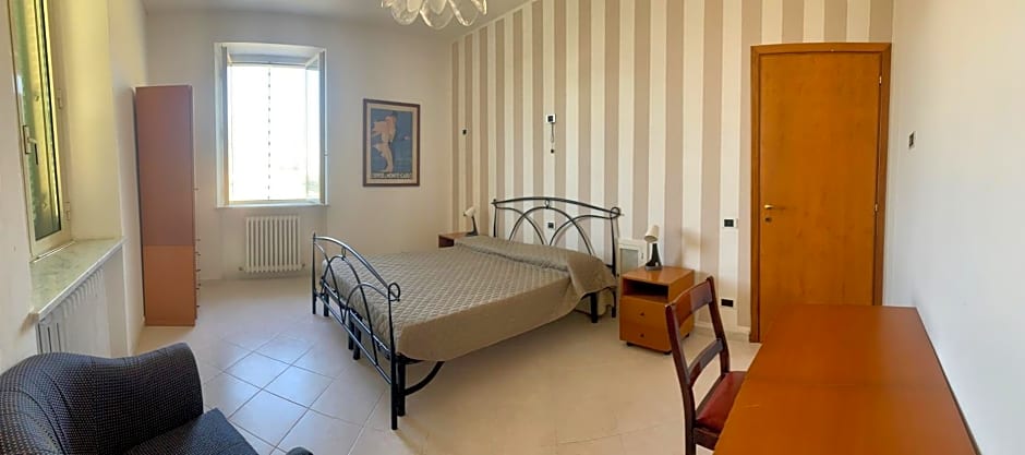 ROOM IN VILLA -Livorno - Montenero