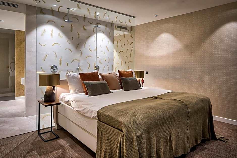 Photo 1 of 4 of Executive Suite