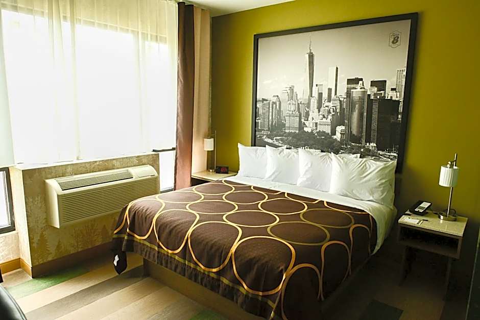 Super 8 by Wyndham Bronx Near Botanical Garden