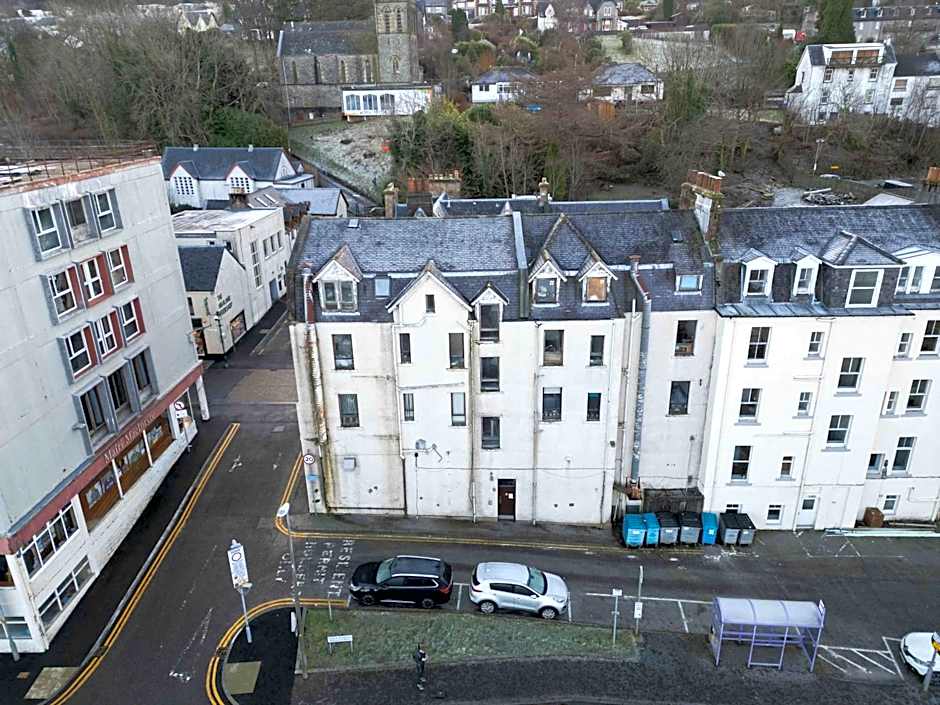 Prime location rooms in high street