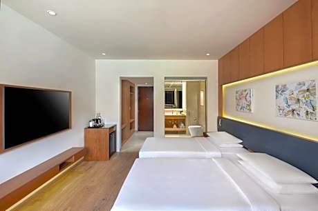 Twin Room with Balcony - 10% off on À la carte orders only at Zing Restaurant
