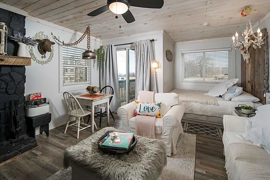 Cozy Mountain Top Ski Studio