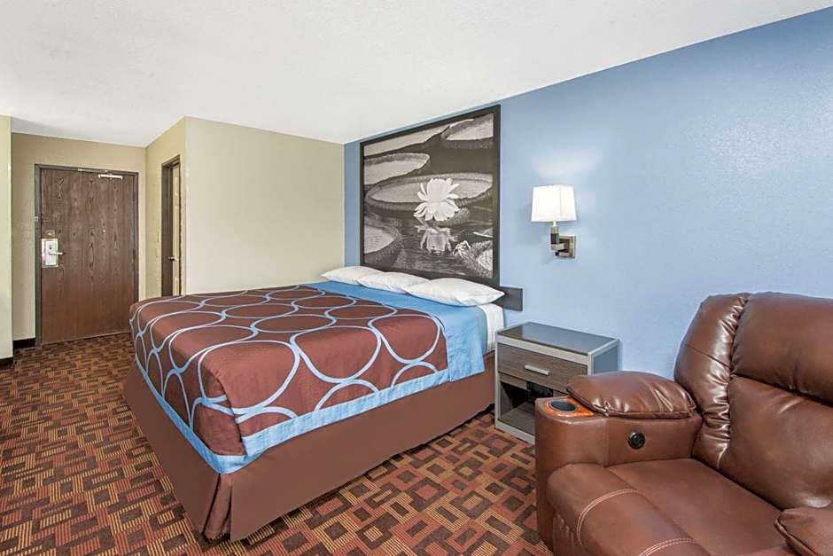 Super 8 by Wyndham Moberly MO