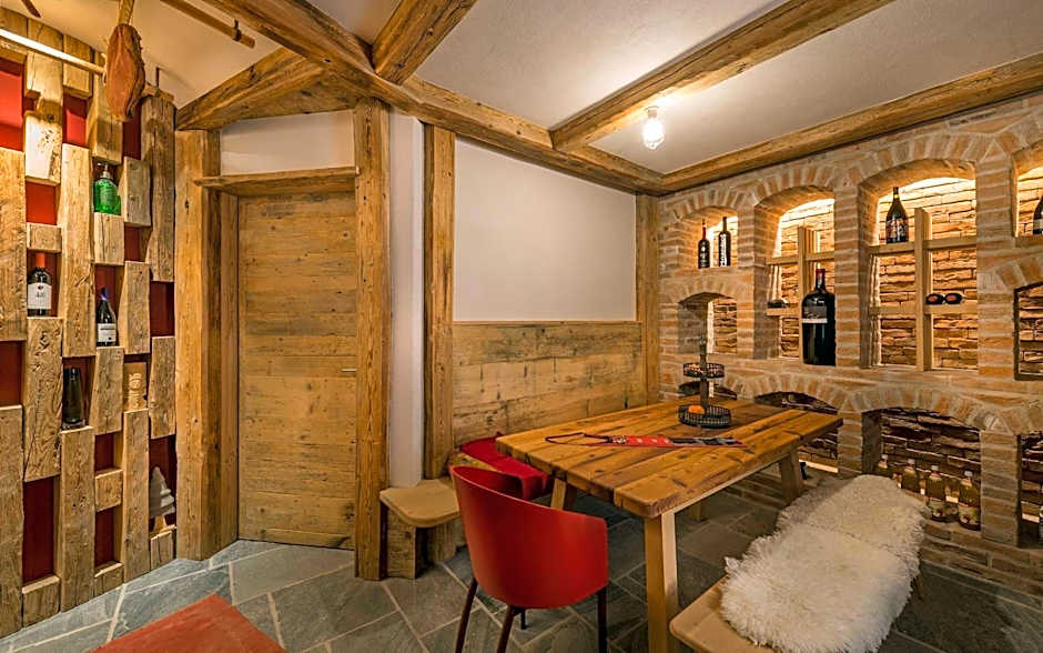 Merangardenvilla adults only