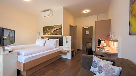 Superior Single Room with Lake View
