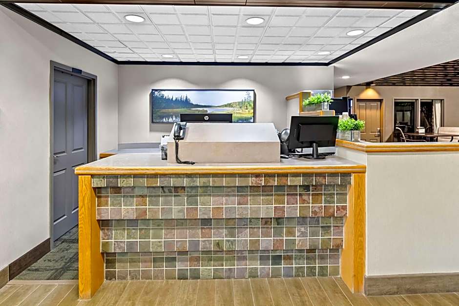 Heartland Inn & Suites, SureStay Collection by Best Western