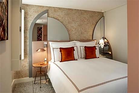 1 King Suite Cloister View Furnished Terrace