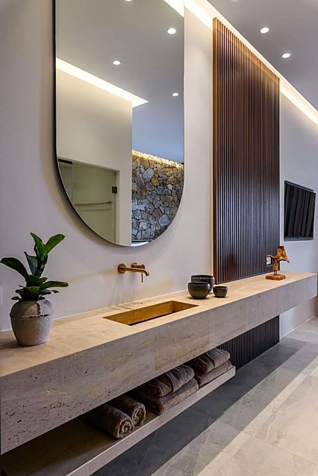 Charisma Hotel and Wellness Club