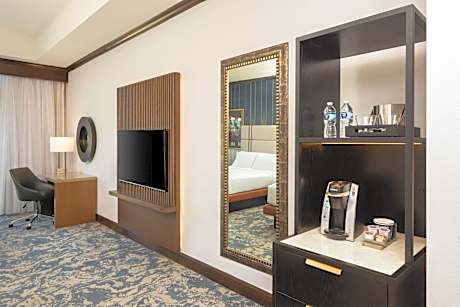 Queen Room with Two Queen Beds and Bath Tub - Mobility Accessible