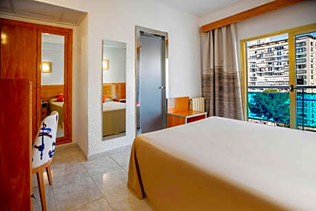 Double or Twin Room (3 Adults)